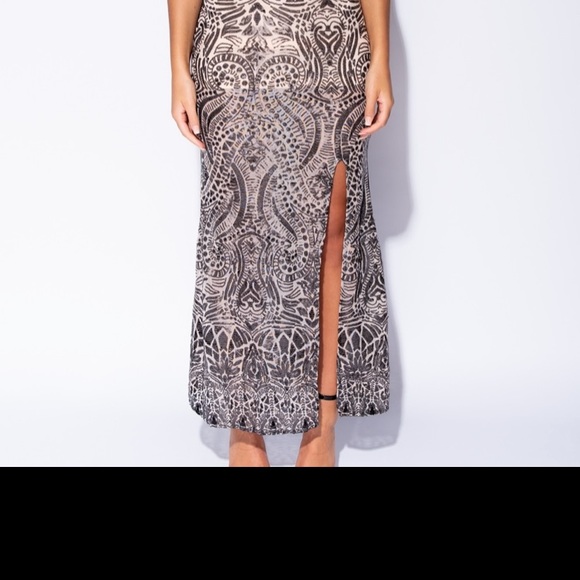 free with purchase-Abstract sequin thigh split maxi dress - Picture 7 of 8